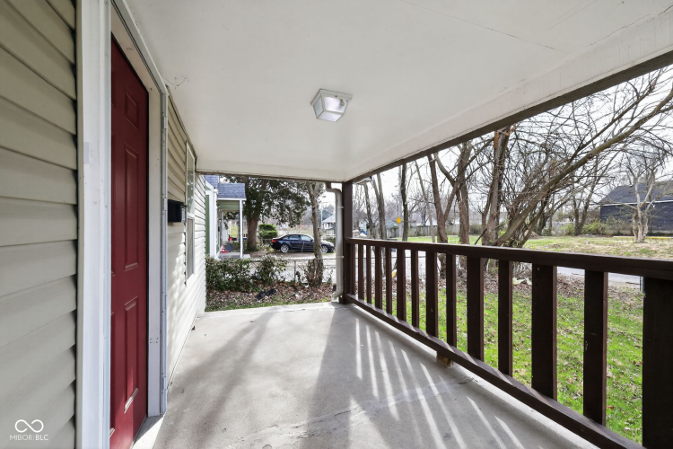 Listing Image 4