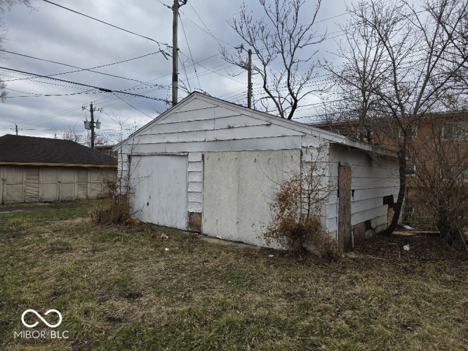 Listing Image 4