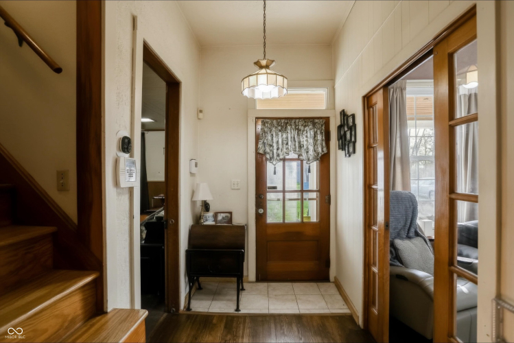Listing Image 4