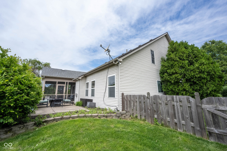 Listing Image 44
