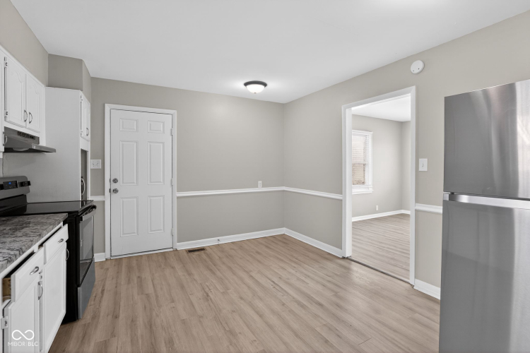 Listing Image 9