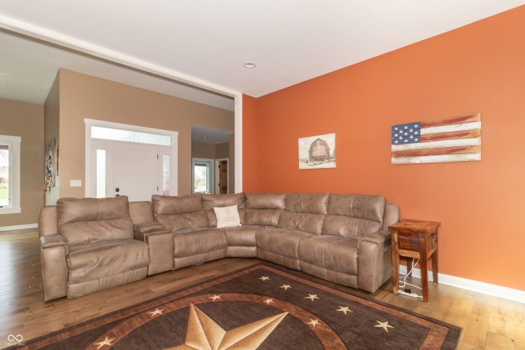 Listing Image 15