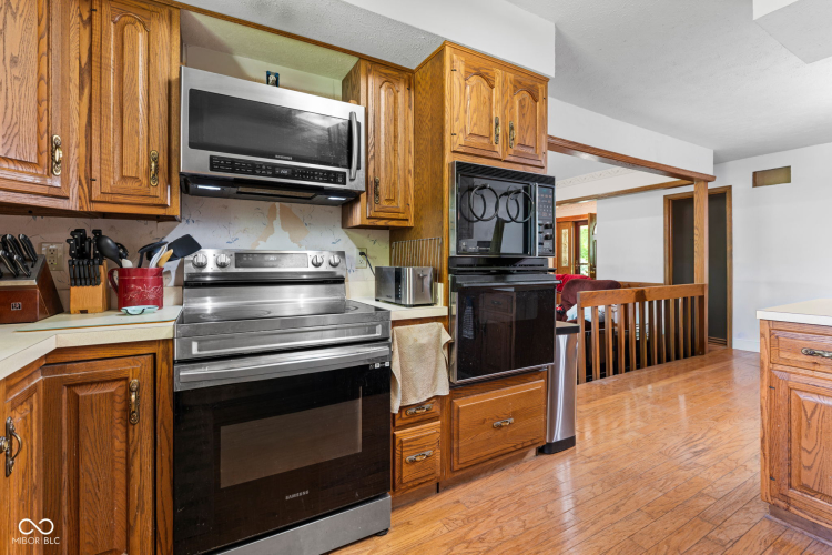 Listing Image 12