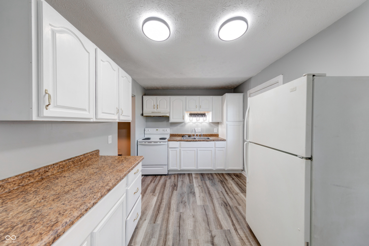 Listing Image 12
