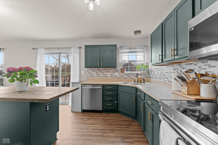 Listing Image 14