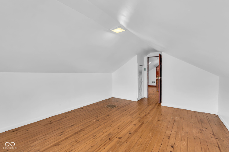 Listing Image 33