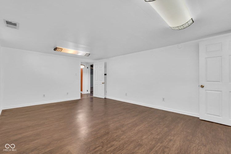 Listing Image 45