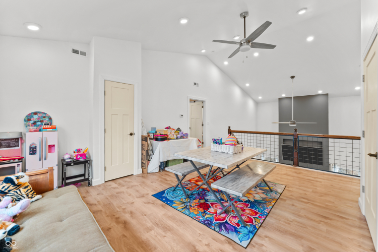 Listing Image 60