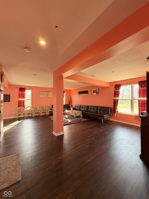 Listing Image 5