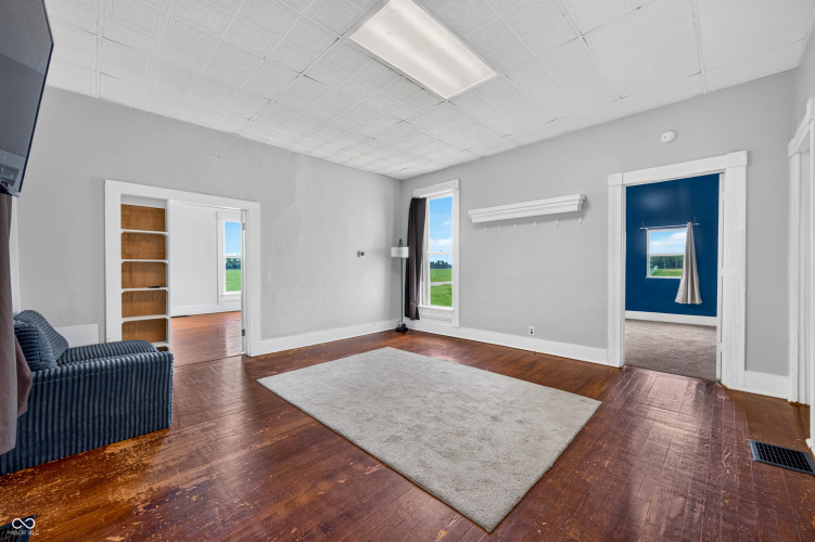 Listing Image 20