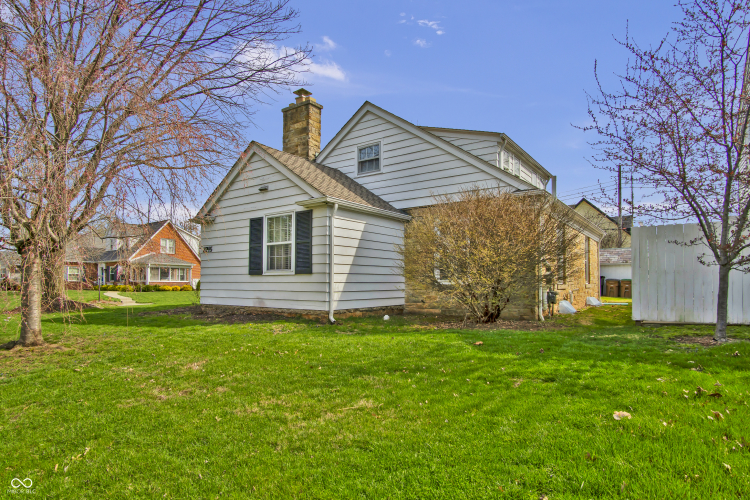 Listing Image 4