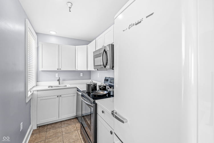 Listing Image 8