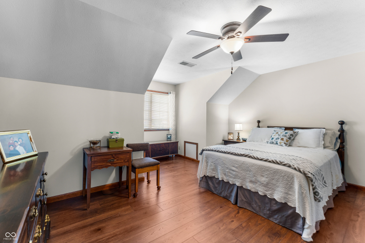 Listing Image 54