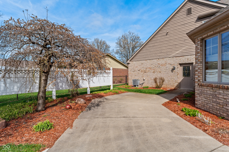 Listing Image 75