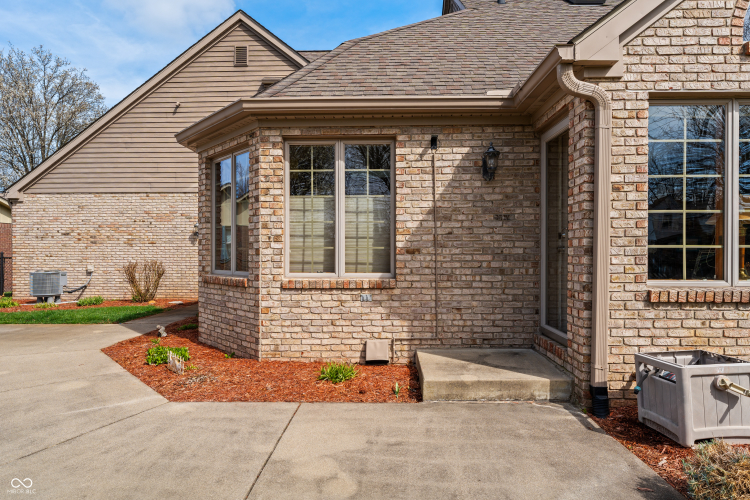 Listing Image 83