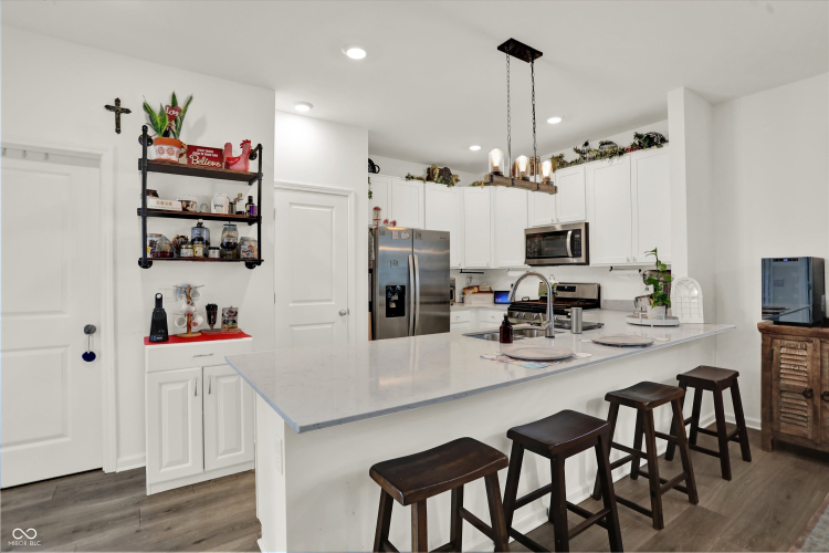 Listing Image 11
