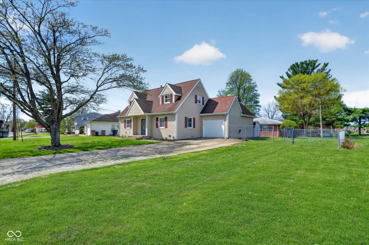 Listing Image 3