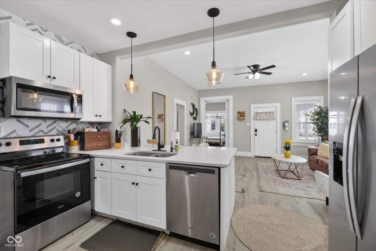 Listing Image 12