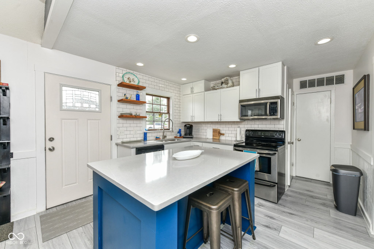 Listing Image 12