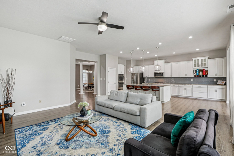 Listing Image 13