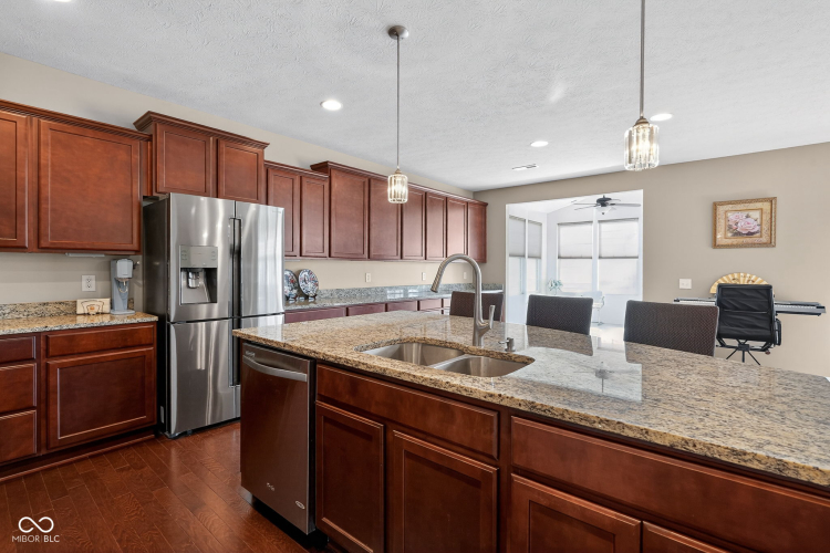 Listing Image 13