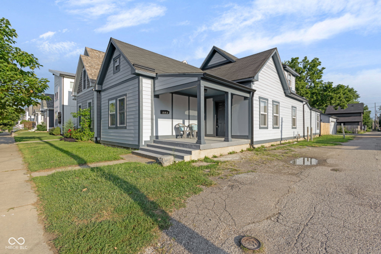 Listing Image 3