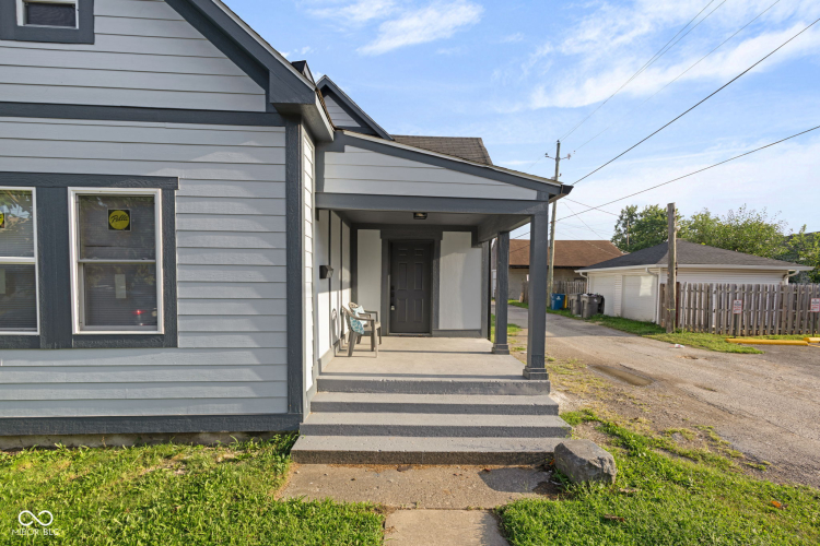 Listing Image 4