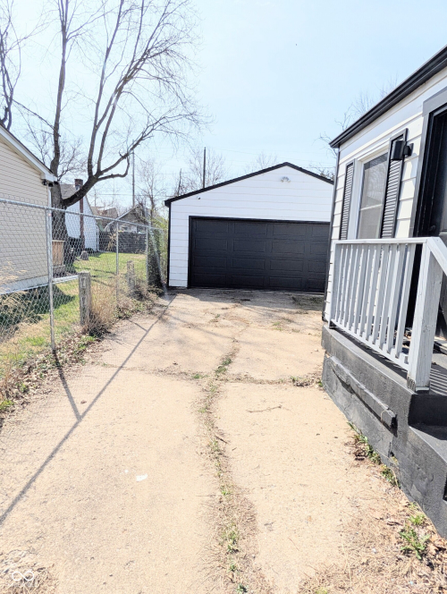 Listing Image 11