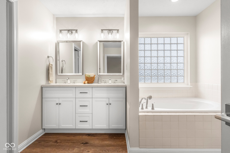 Listing Image 43