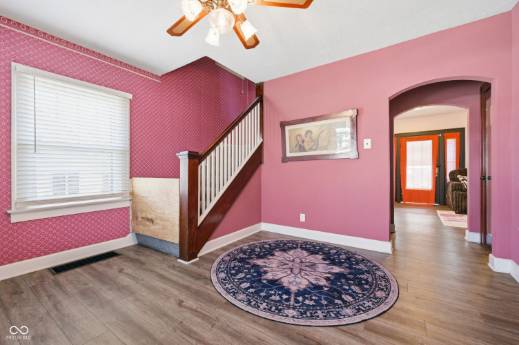 Listing Image 7