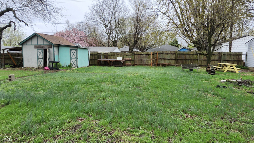 Listing Image 4