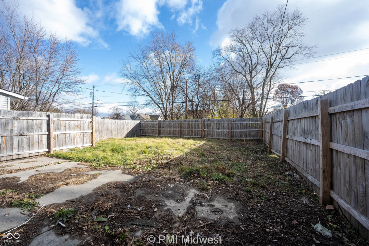 Listing Image 4