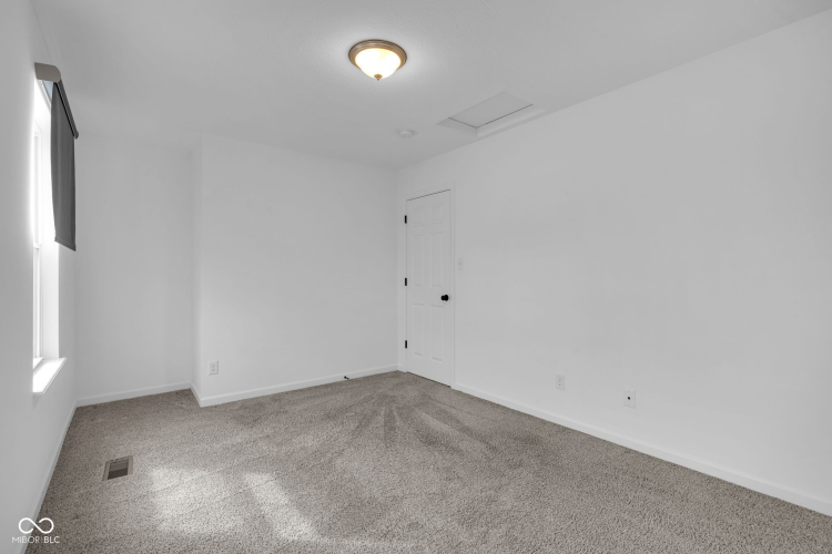 Listing Image 28