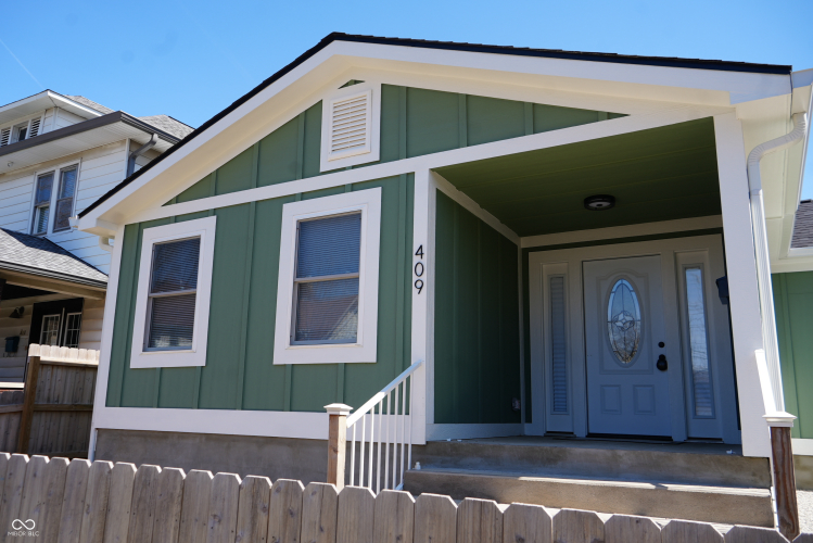 Listing Image 4