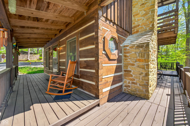 Listing Image 4