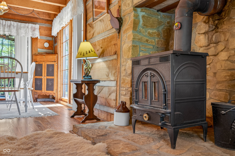 Listing Image 9