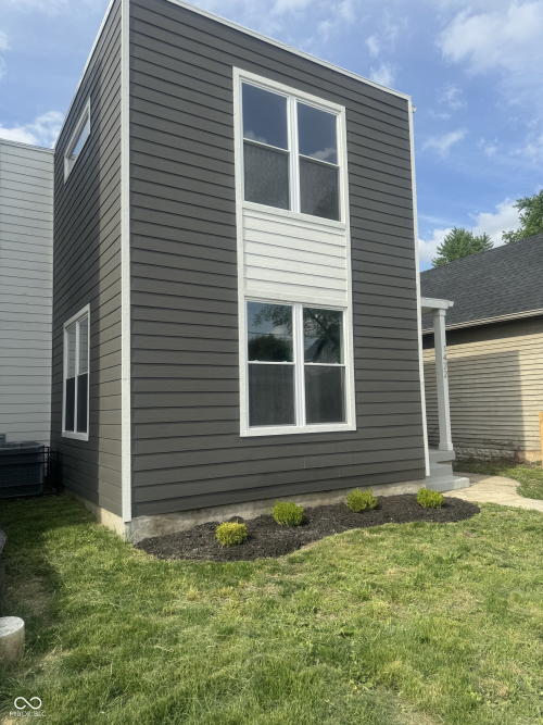 Listing Image 4