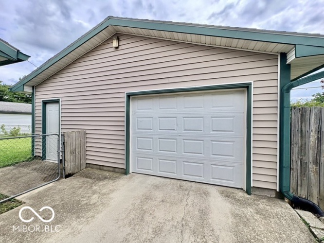 Listing Image 36
