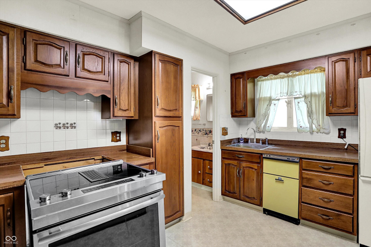Listing Image 14