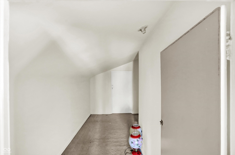 Listing Image 52