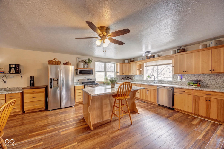 Listing Image 5