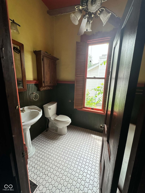 Listing Image 8