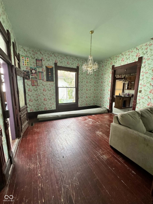 Listing Image 10