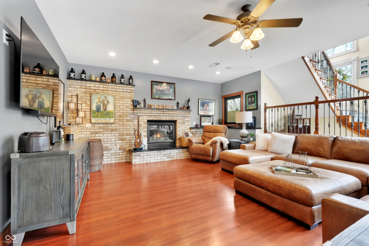 Listing Image 59