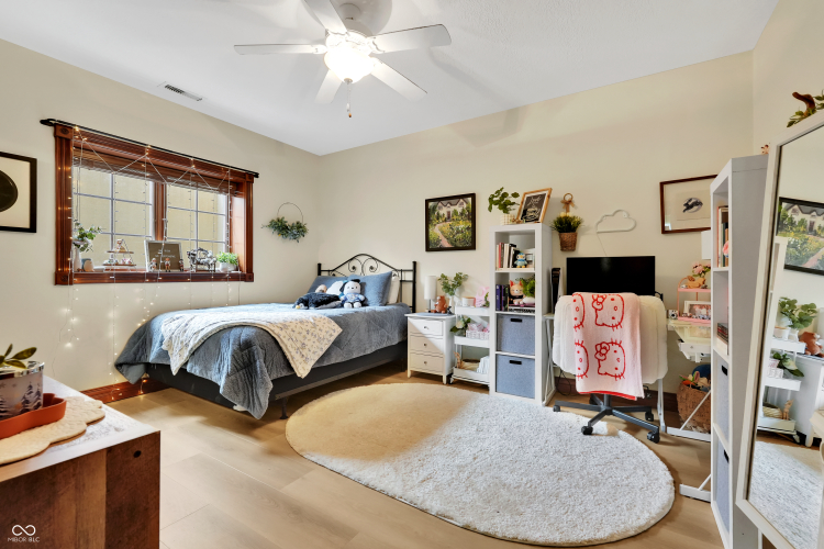 Listing Image 80