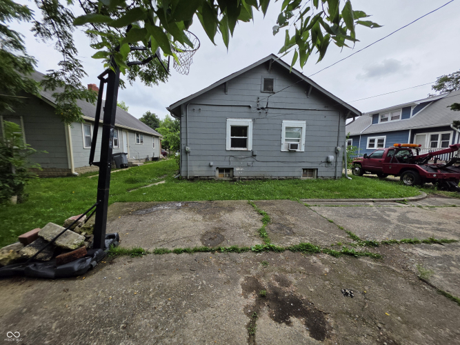 Listing Image 11