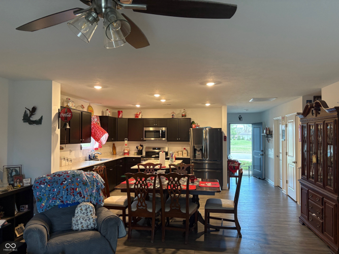 Listing Image 9