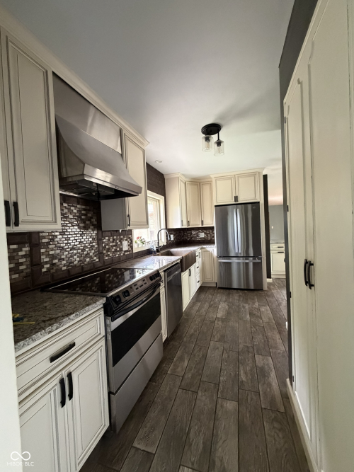 Listing Image 14
