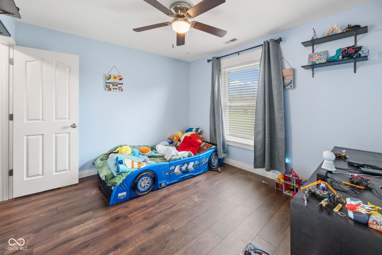 Listing Image 16