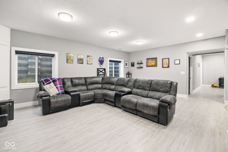 Listing Image 20